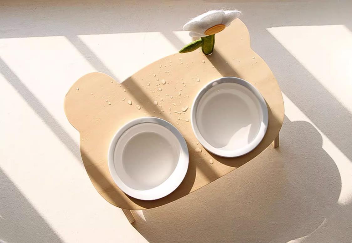 Tilted Daisy Pet Bowl With Stand-3
